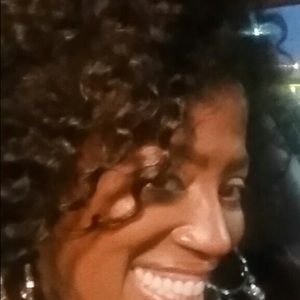 Meet your Posher, Cynthia